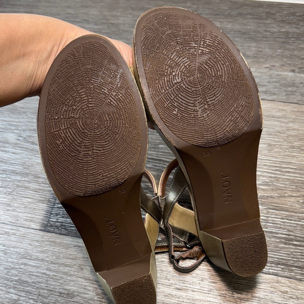 Naot Tan Leather Sandals woman’s 38 (s151) - Picture 6 of 8